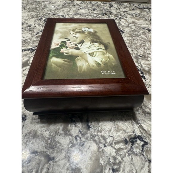 Jordan Mark Music Wooden 4" × 6" Photo Album/Trinket Box‎ Plays - Picture 1 of 7